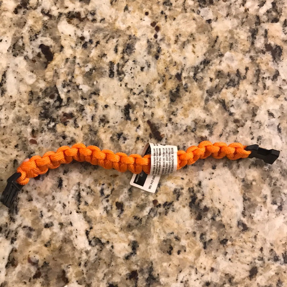 Paracord Bracelets (Lot size of 8) - Picture 2 of 3